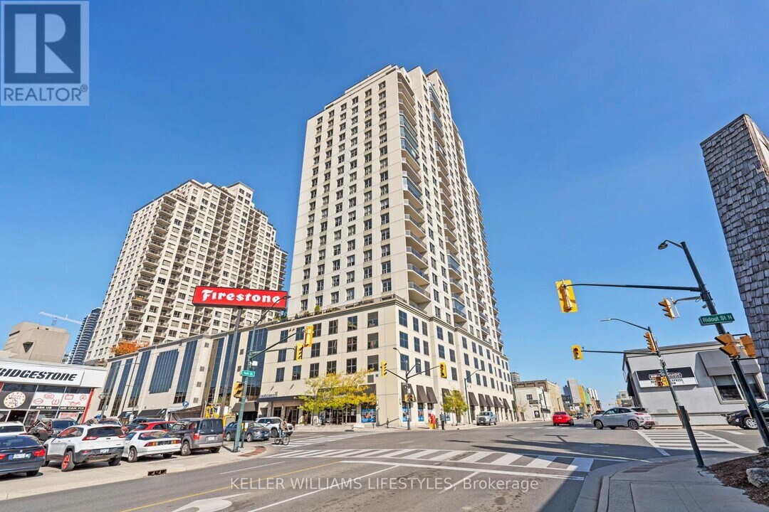 330 Ridout St N in London, ON - Building Photo