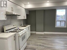 610 Bloor St W in Toronto, ON - Building Photo