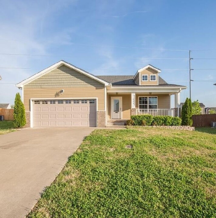 1034 Dwight Eisenhower Way in Clarksville, TN - Building Photo