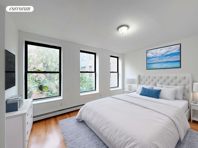 372 Manhattan Ave in New York, NY - Building Photo - Building Photo
