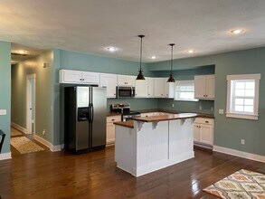 1572 S Kickapoo Ave in Springfield, MO - Building Photo - Building Photo