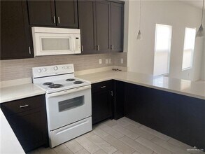 16 Valeria St in Edinburg, TX - Building Photo - Building Photo