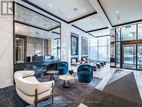 8 Wellesley St W in Toronto, ON - Building Photo - Building Photo