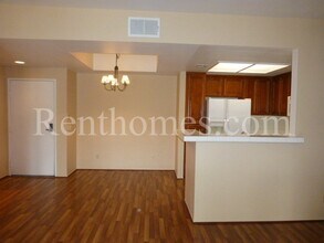 2220 Camino De La Reina in San Diego, CA - Building Photo - Building Photo