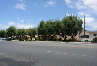 Coronado Manor in San Diego, CA - Building Photo - Building Photo