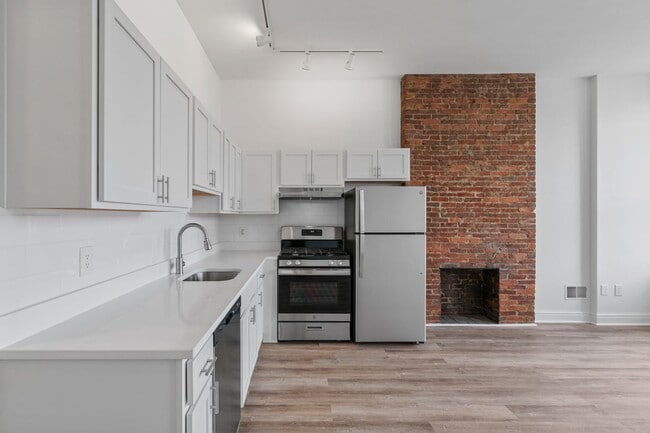 2304 1/2 E Carson St in Pittsburgh, PA - Building Photo - Building Photo
