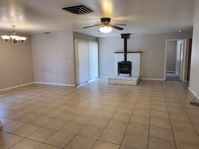 49739 Road 426 in Oakhurst, CA - Building Photo - Building Photo