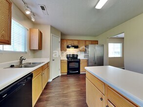 819 Caledon Dr in McLeansville, NC - Building Photo - Building Photo