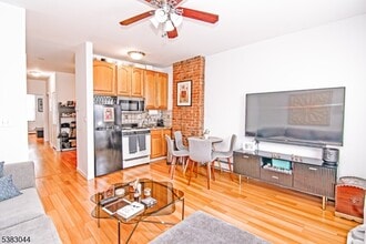 2 E Broad St in Westfield, NJ - Building Photo - Building Photo