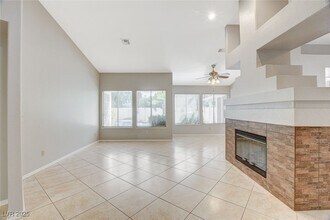 4432 Crimson Leaf Dr in Las Vegas, NV - Foto de edificio - Building Photo