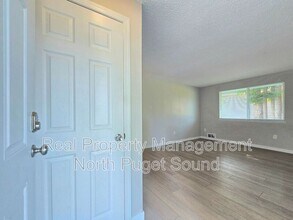 232 7th St in Gold Bar, WA - Foto de edificio - Building Photo