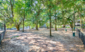 MAA Oak Grove in Tallahassee, FL - Foto de edificio - Building Photo