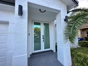 9060 SW 215th Terrace in Cutler Bay, FL - Building Photo - Building Photo