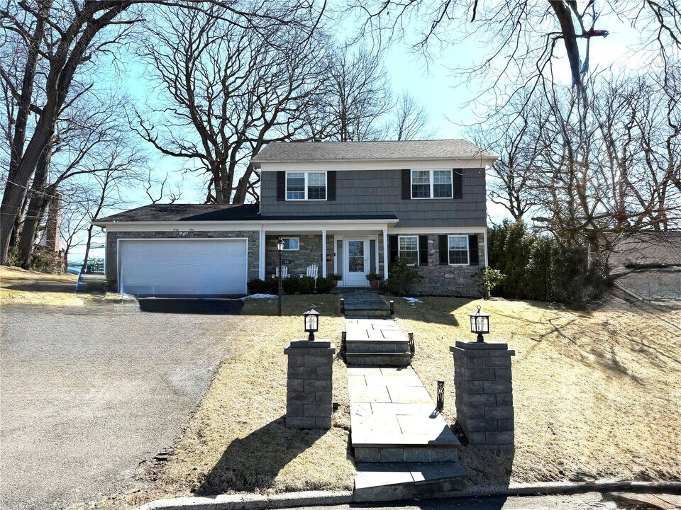 49 Spencer Dr in New Rochelle, NY - Foto de edificio