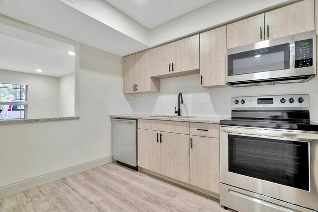 Temple Crest Townhomes in Tampa, FL - Building Photo - Building Photo