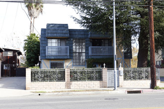 5104 Kester Ave in Sherman Oaks, CA - Building Photo - Primary Photo