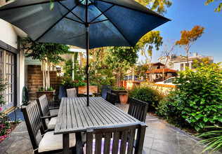 313 E Bay Ave in Newport Beach, CA - Building Photo - Building Photo