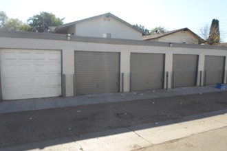 3155 E Pearl Dr in Fullerton, CA - Building Photo - Building Photo