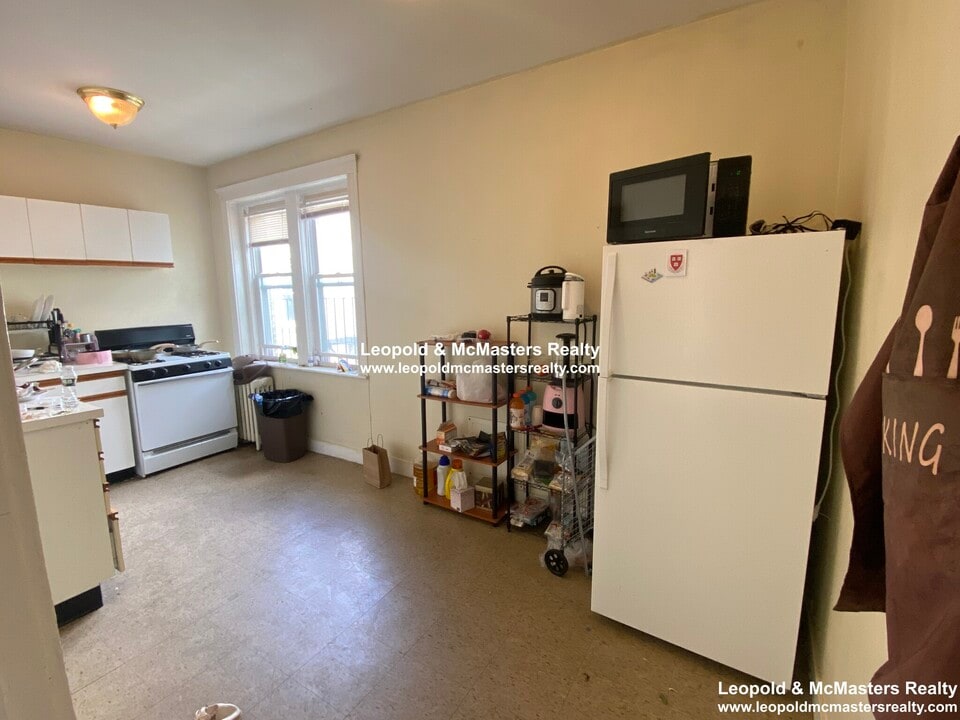 51 Linden St, Unit 15 in Boston, MA - Building Photo