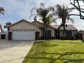 12105 Flat Iron Ct in Bakersfield, CA - Building Photo