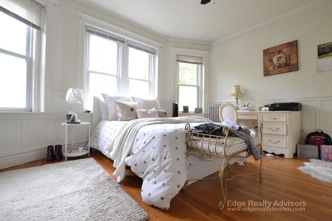 165 Coolidge St, Unit 3 in Brookline, MA - Building Photo - Building Photo