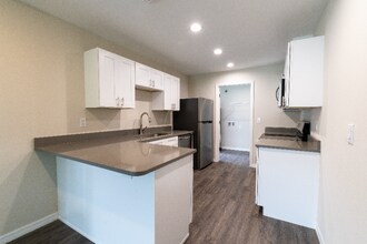 2021 Fraser St in Port Charlotte, FL - Foto de edificio - Building Photo