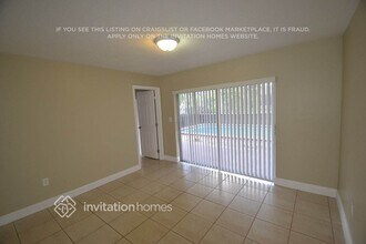 8469 Windsor Dr in Miramar, FL - Building Photo - Building Photo
