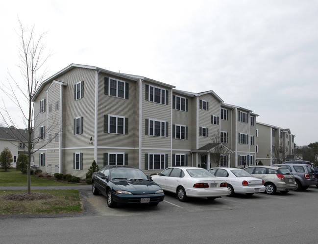 Residences at the Groves in Middleboro, MA - Foto de edificio - Building Photo