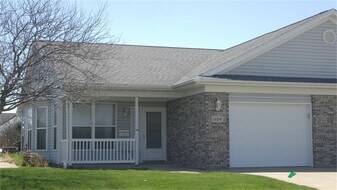 1104 E 15th St in Vinton, IA - Building Photo
