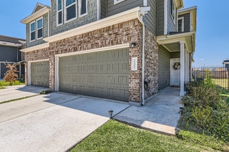 7100 Spotted Leaf Wy in Del Valle, TX - Foto de edificio - Building Photo