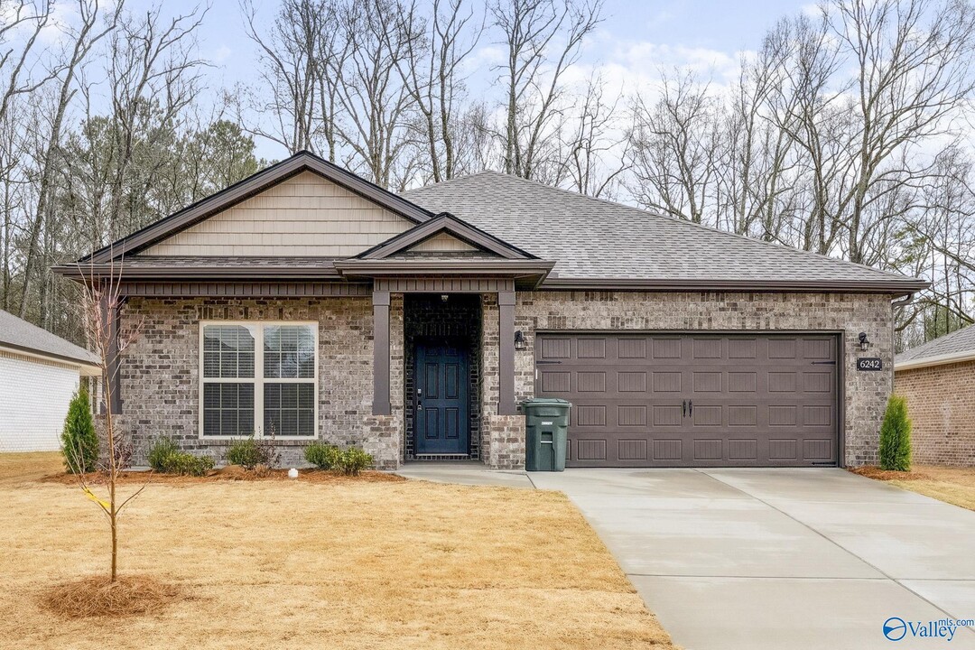 6242 Pisgah Dr NW in Huntsville, AL - Building Photo