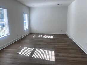 126 Kingswood Ter in Savannah, GA - Foto de edificio - Building Photo