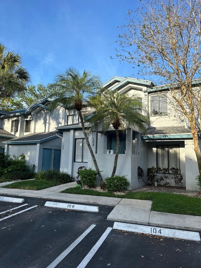 108 Harbour Pointe Way in Greenacres, FL - Building Photo - Building Photo