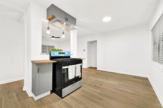 3129 Airport Blvd in Houston, TX - Building Photo - Building Photo