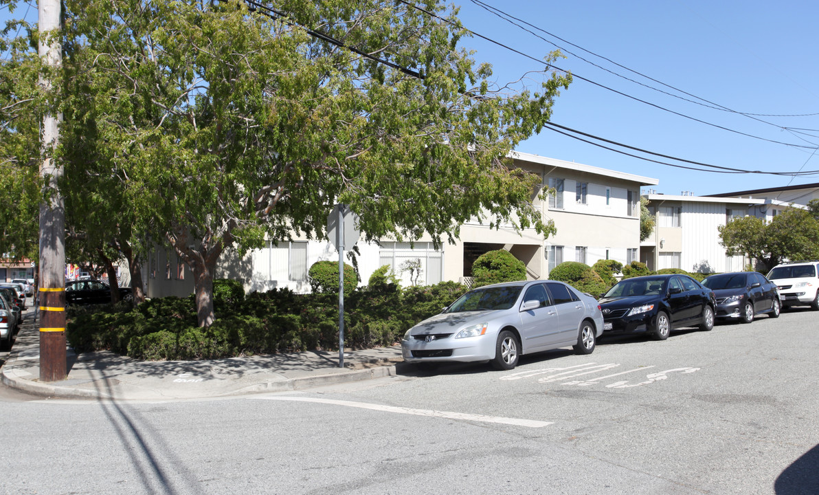 The Flores Street Complex in San Mateo, CA - Building Photo