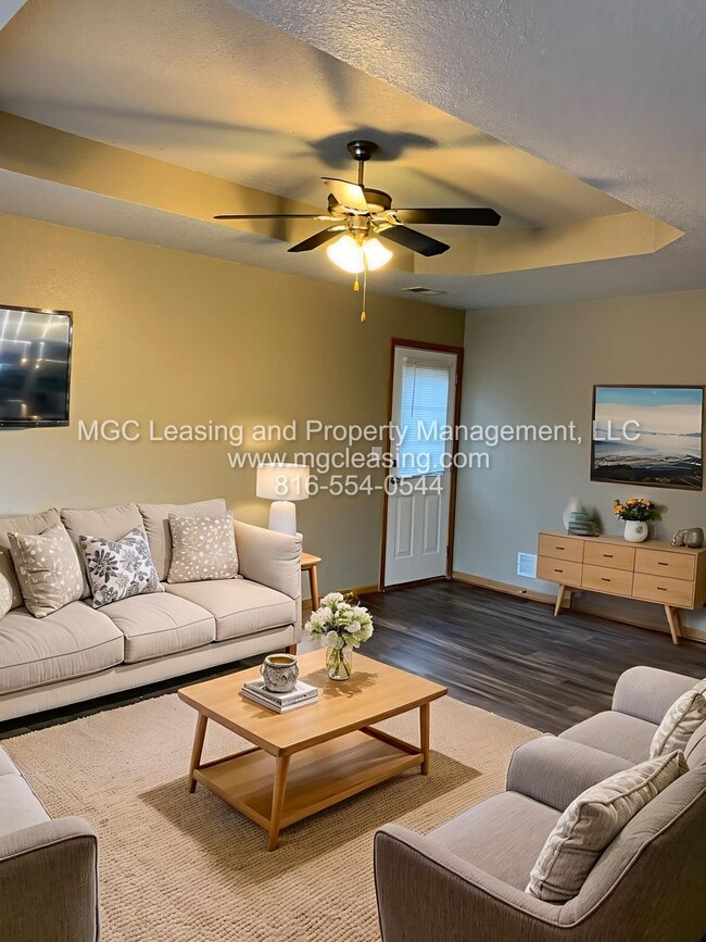 property at 914-916 SW Sandy Ln