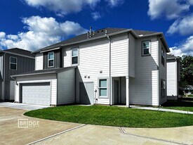 430 Huisache St in Lake Jackson, TX - Building Photo