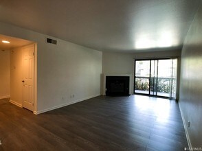 1318 B St-Unit -B112 in Hayward, CA - Building Photo - Building Photo