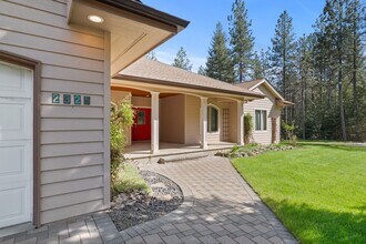 2325 E Winger Rd in Spokane, WA - Building Photo - Building Photo