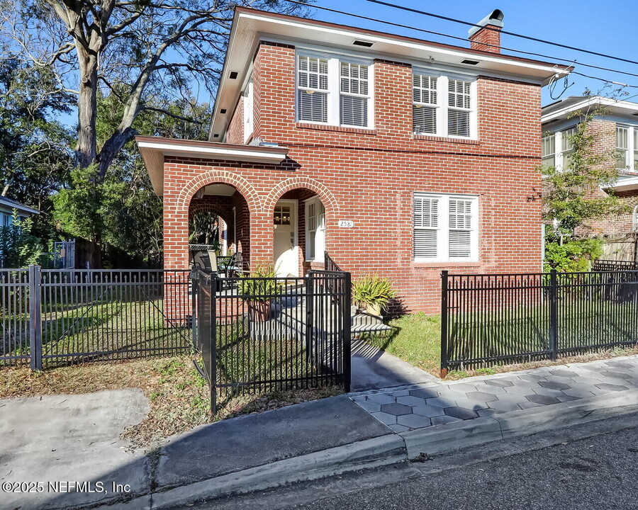 2581 Haldumar Terrace in Jacksonville, FL - Foto de edificio