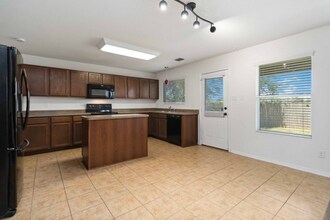 8647 Silver Willow in San Antonio, TX - Building Photo - Building Photo