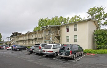 Windsor Heights in Seattle, WA - Building Photo - Building Photo