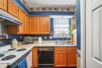 111 Omega St, Unit B in Belle Chasse, LA - Foto de edificio - Building Photo