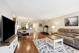 503 N Post Oak Ln in Houston, TX - Foto de edificio - Building Photo