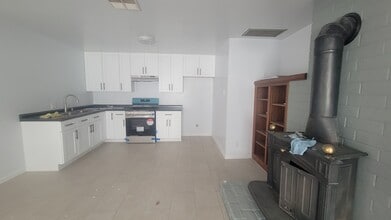 2801 El Berrendo Ave, Unit B in Bakersfield, CA - Building Photo - Building Photo