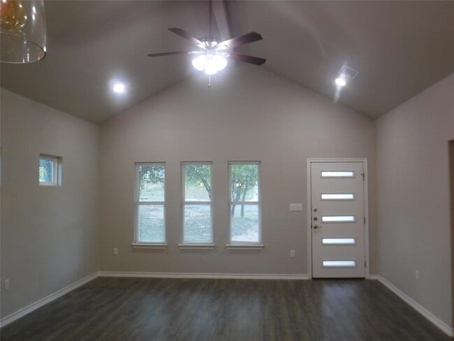 1633 Cree Trail in Kingsland, TX - Foto de edificio - Building Photo