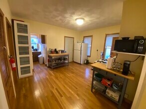 35 Hancock St, Unit #1 in Somerville, MA - Building Photo - Building Photo