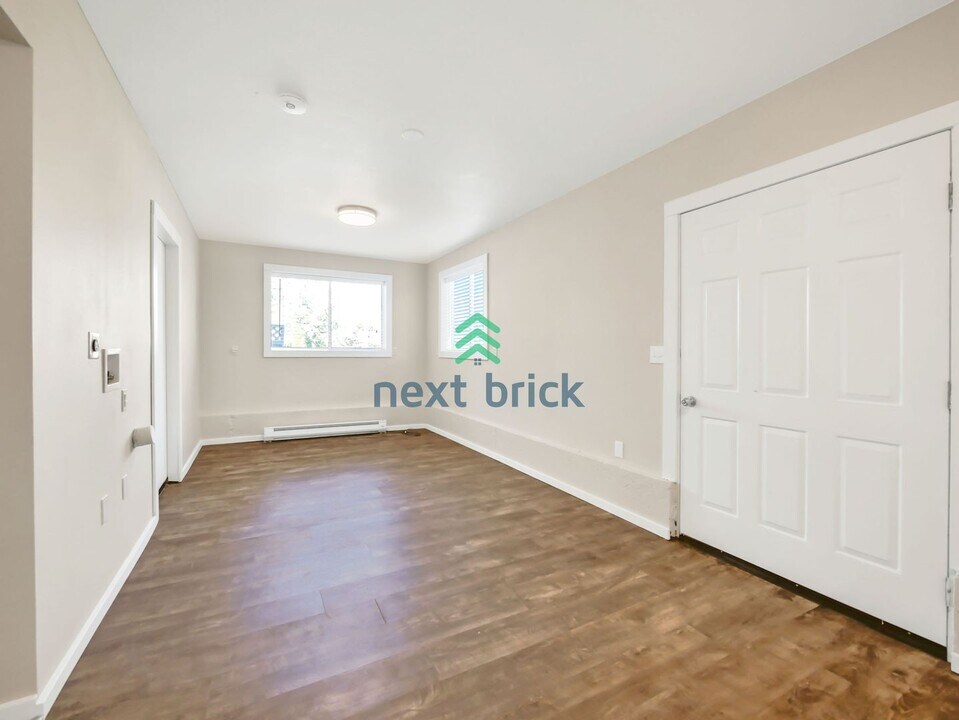 14830 Cascadian Way in Lynnwood, WA - Building Photo