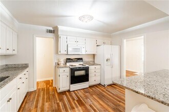 304 Dogwood Dr in Mobile, AL - Building Photo - Building Photo