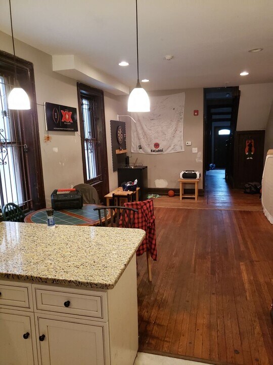 1705 W Montgomery Ave in Philadelphia, PA - Building Photo